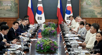 Lee, Philippine president discuss ways to forge closer economic ties